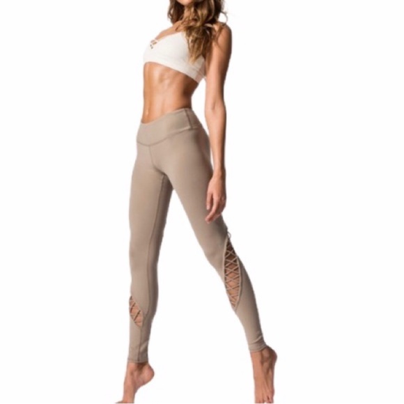 NWOT 🤎 ALO Yoga Taupe Entwine Leggings 28” length size M - Picture 3 of 8